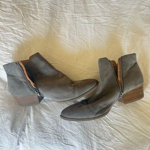 Size 10 suede grey pointed booties